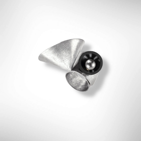 VOLUME Elegant Cross Finger Comfortable Adjustable Ring from the SOUND Collection with Recycled Record Vinyl and Simulated Pearls