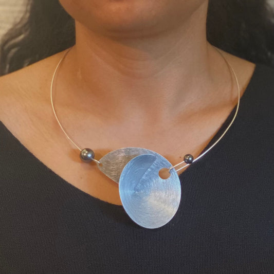 SOUND | DECIBEL 2 Understated Focal Necklace with Simulated Pearls