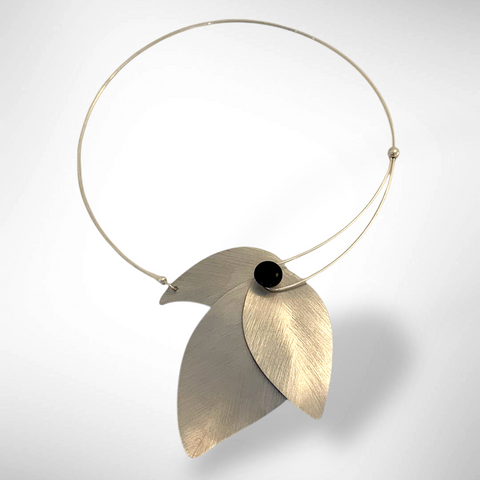FICA 3  Lovely 3 leaf grouping with Front Closure Necklace