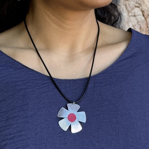 YATZIRI Adjustable Flower Necklace