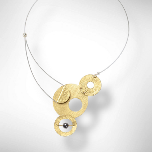 EVERYDAY | AXIS 3 Flat Metal Statement Necklace with Simulated Pearl