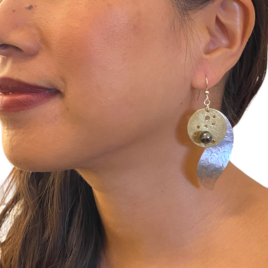 DIVE Medium sized dangle wave earring with sea foam design and simulated Pearl from the WATER Collection