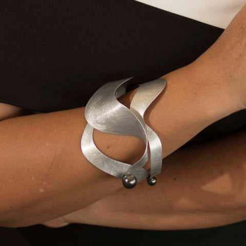 VIBE Substantial Mid-Arm Wavy Cuff from the SOUND Collection
